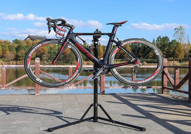 sorporte para limpiar y reparar bicicleta-crop