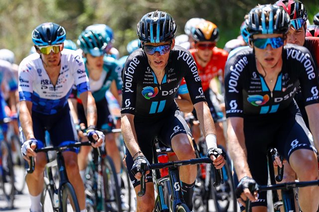 quilometros ciclista profesional amateur