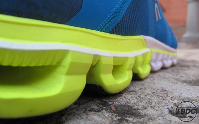 review Análisis de On CloudFlow, una zapatilla muy ligera para corredores y corredoras de pisada neutra. Cloudflow sorprendió al erigirse en ganadora del premio ISPO 2017 en la categoría de mejor zapatilla de Running 