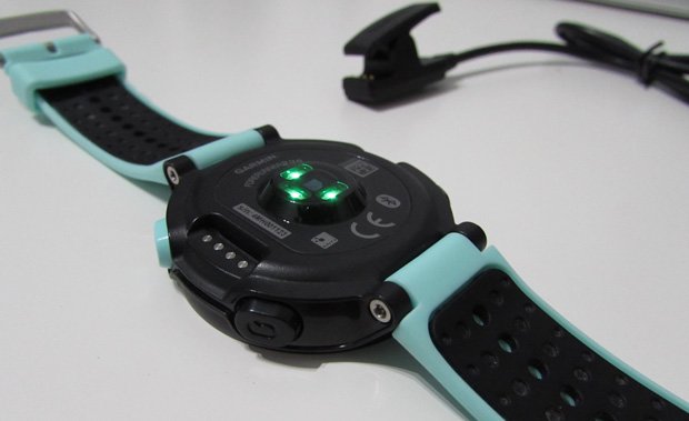sensor óptico frecuencia cardíaca garmin forerunner 235