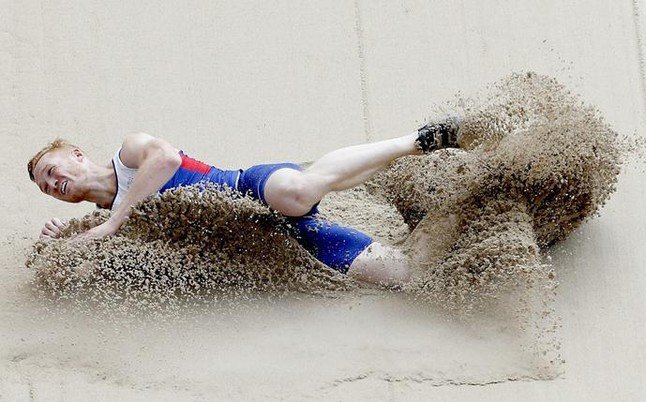 greg-rutherford-campeon-olimpico-longitud-accedio-final-sin-problemas-1440405881484