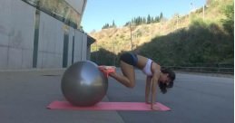 knee tucks