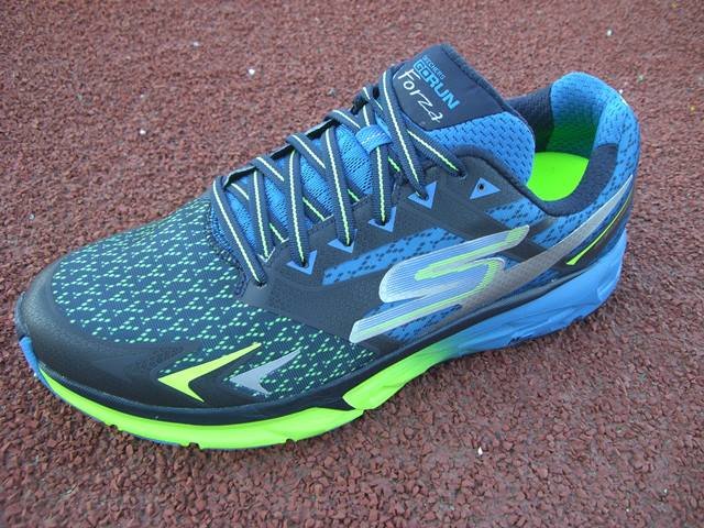 Zapatilla Skechers con control de pronación