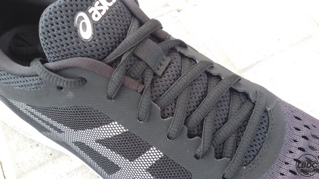 ASICS Roadhawk FF modelo para mujer