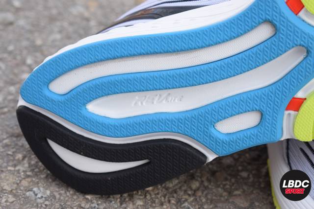 comprar New Balance 890 v6