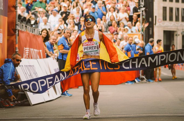 María Pérez, entrando a meta en Berlín