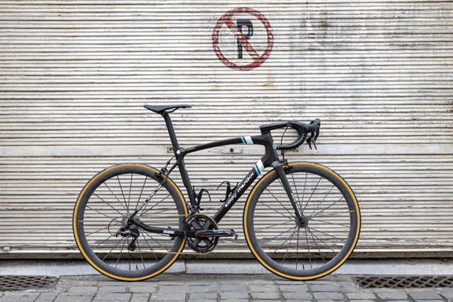 bicicleta eddy merckx equipo profesional ag2r