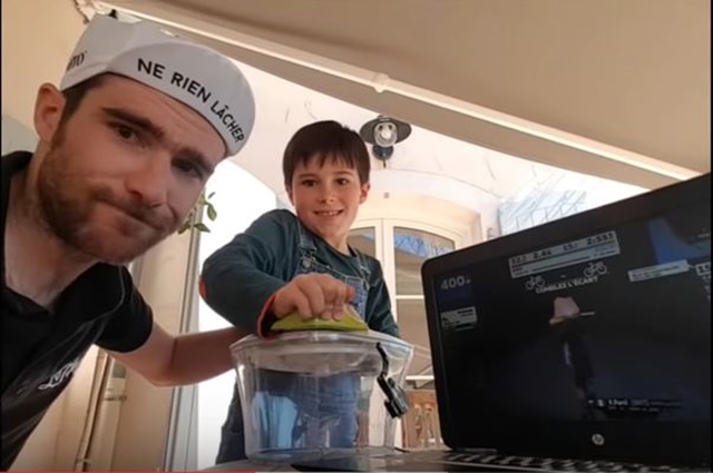 Ganar carreras de Zwift con escurridor de ensaladas