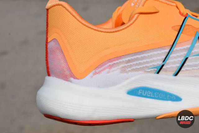 Review New Balance FuelCell Rebel v2