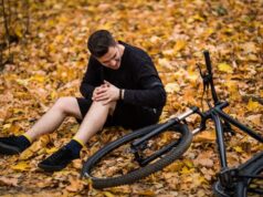 rodilla y pedalear ciclismo