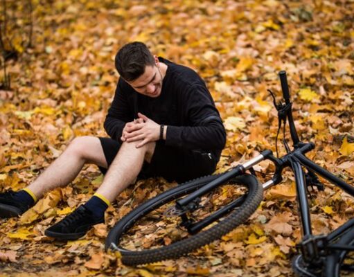 rodilla y pedalear ciclismo