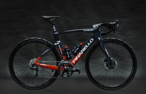 INEOS Grenadiers frenos de disco Pinarello Dogma