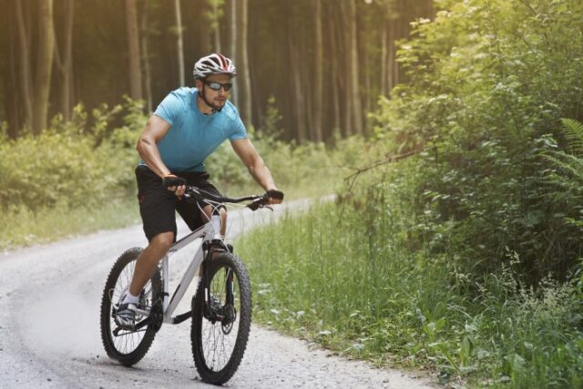 Estos son los músculos que trabajas en la bicicleta de montaña