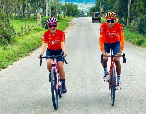 Egan Bernal pedaleando de nuevo carretera Colombia