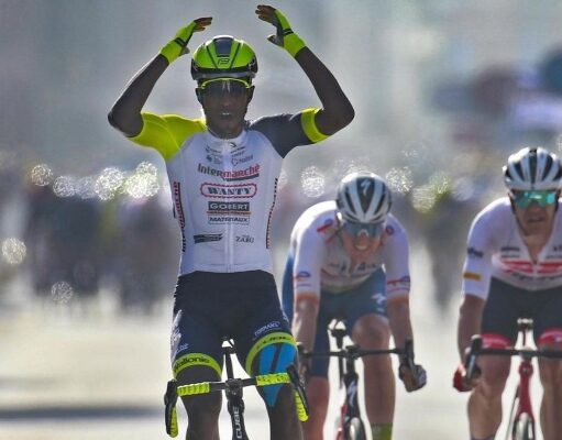 La historia de Biniam Girmay, el primer africano en ganar una gran clásica