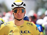 Un 10K de locura: Van der Poel corre como vuela en bici Van der poel policia