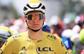 Un 10K de locura: Van der Poel corre como vuela en bici Van der poel policia