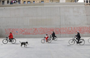 barcelona mujeres bicicleta