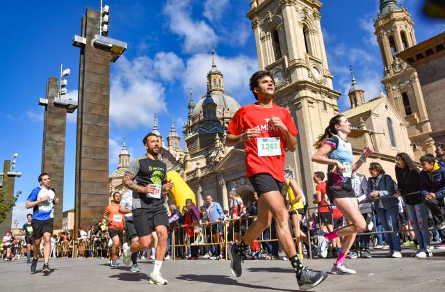 La Media de Zaragoza sufrió un percance médico que, por suerte, no acabó con fatales consecuencias / Medio Maratón Zaragoza