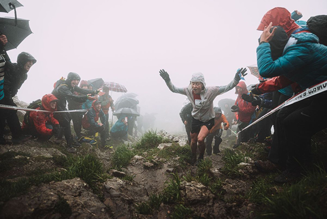 Daniela Oemus a su paso por la cima del Aizkorri © Igor Quijano
