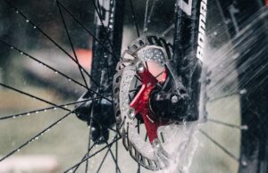 La limpieza de los frenos de disco es importante para mejorar la durabilidad de los componentes de la bicicleta