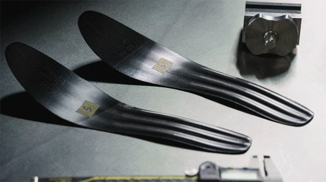 La placa de carbono de la New Balance FuelCell SuperComp Elite v4