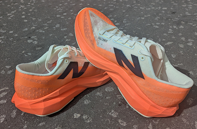 review New Balance Fuelcell Rebel v4