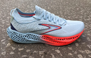 review Brooks Exhilarate-BL