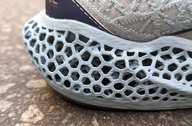 review Brooks Exhilarate-BL