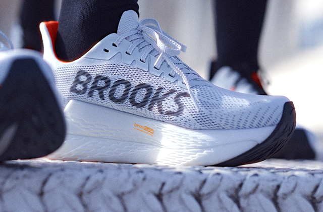 Review Brooks Hyperion Max 2
