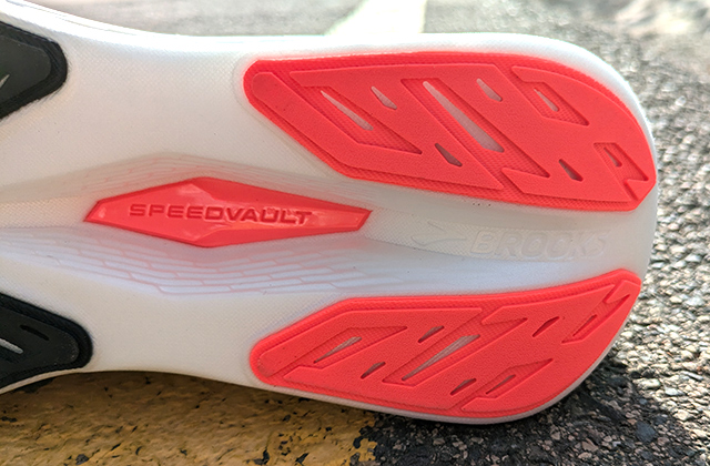 review brooks hyperion max 2