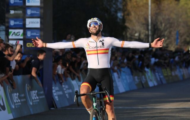Felipe Orts a su llegada en segundo lugar en el Europeo de Ciclocross 2024 celebrado en Pontevedra.