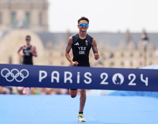 Alex Yee, a su llegada a meta en el triatlón olímpico / EFE
