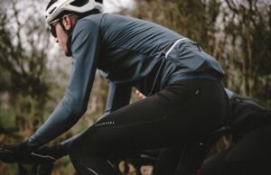 Van Rysel ofrece diferentes prendas de ciclismo..