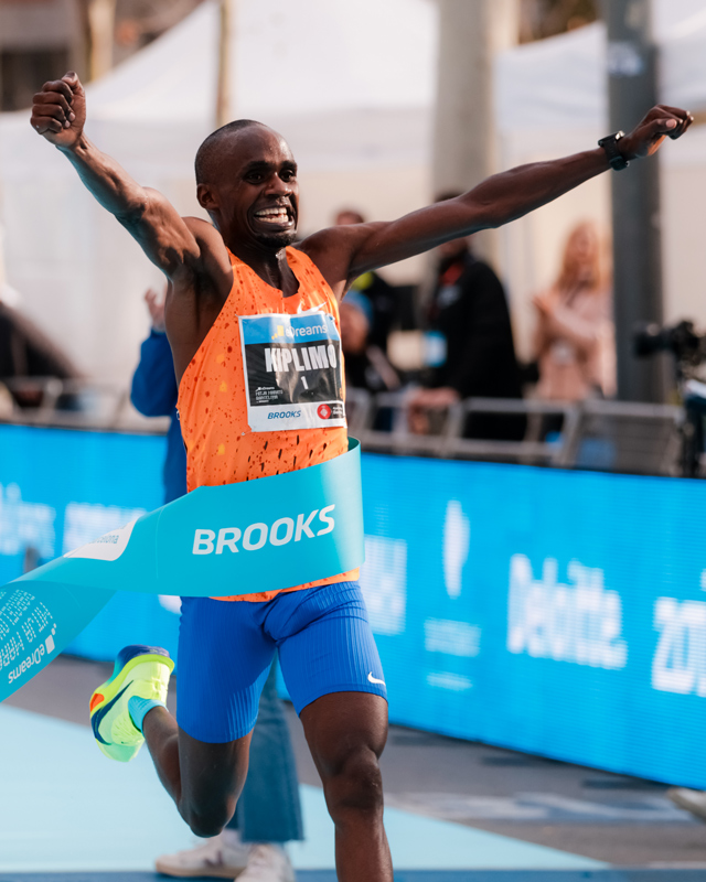 Brooks impulsa una Mitja de Barcelona inolvidable