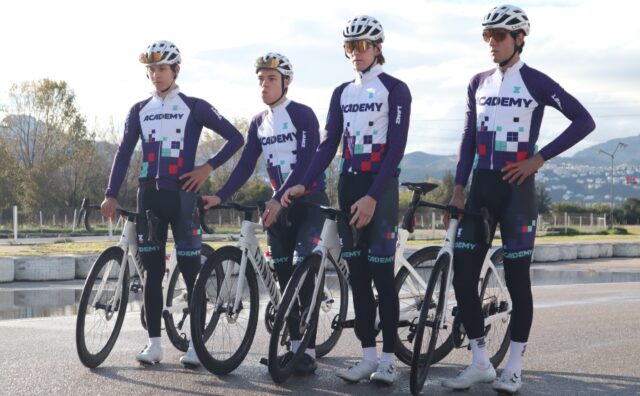 Los 4 finalistas de la Zwift Academy 2024 de izquierda a derecha: Friedrich Klein, Elliot Bain, Noah Ramsay y Mattia Gaffuri. Los 4 finalistas de la Zwift Academy 2024