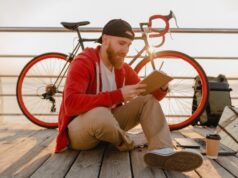5 libros imprescindibles con 5 historias fascinantes grandes ciclistas Lectura y ciclismo. Foto: FreePik