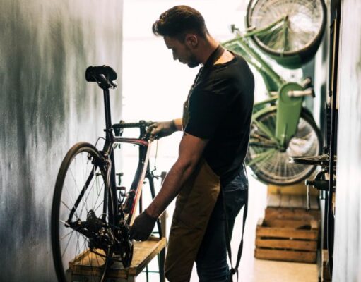 La repación de bicicletas es clave en la economía circular.