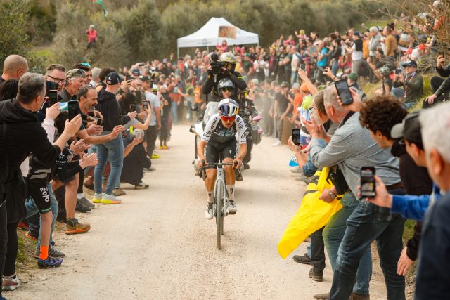 Gran afluencia de público. Foto: @StradeBianche