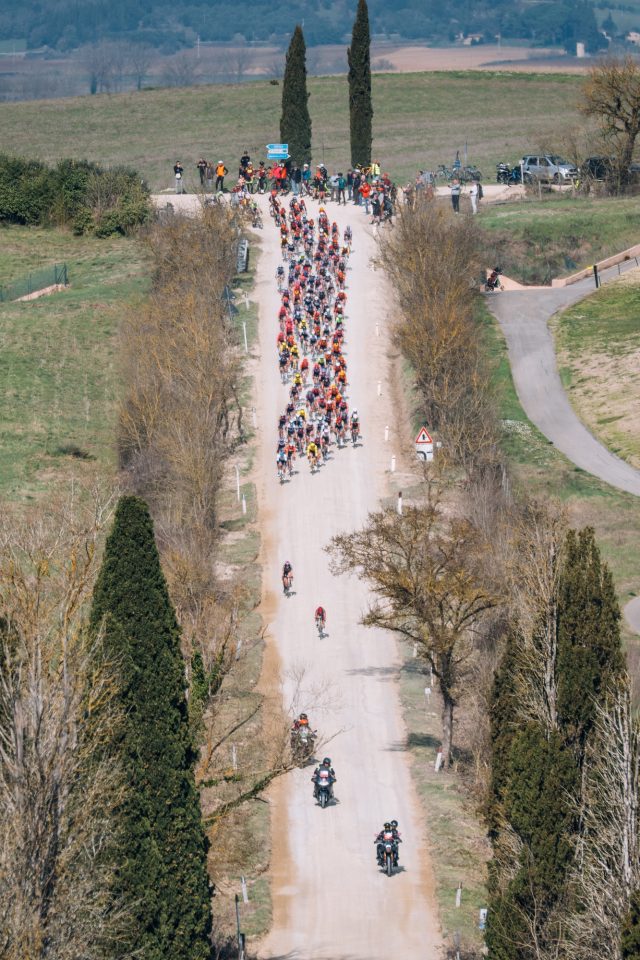 Largos caminos de grava. Foto: @StradeBianche