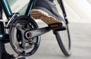 Ciclismo componentes Shimano CUES. Foto. Shimano