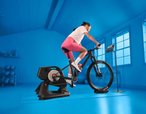 El cambio virtual de Zwift llega a los rodillos inteligentes Tacx NEO