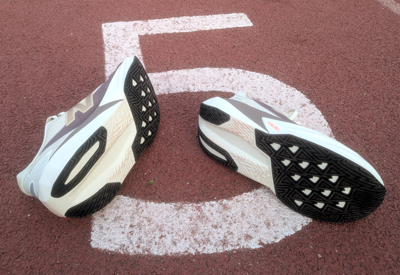 Review New Balance FuelCell Rebel v5