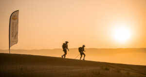 “De la nieve al desierto”, la aventura extrema de Pol Makuri y Albert Jorquera en la Oman Desert Marathon