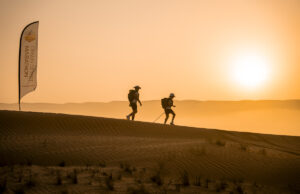 “De la nieve al desierto”, la aventura extrema de Pol Makuri y Albert Jorquera en la Oman Desert Marathon