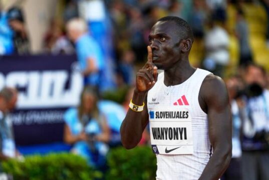 El increíble entrenamiento con maratonianos de Emmanuel Wanyonyi para dominar los 800 metros