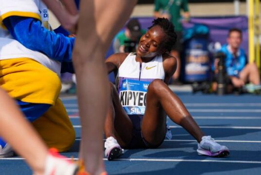 Kipyegon debuta en 10K con 29:46 y deja claro que el maratón está en el horizonte