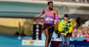 Amanal Petros en el Maratón de Valencia: una masterclass de ritmo Amanal-Petros_valencia_amazfit