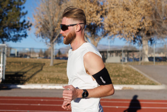 Así entrena Josh Kerr: 12 horas al día en una cámara de altitud y un método diseñado para correr más rápido Josh-Kerr-amazfit