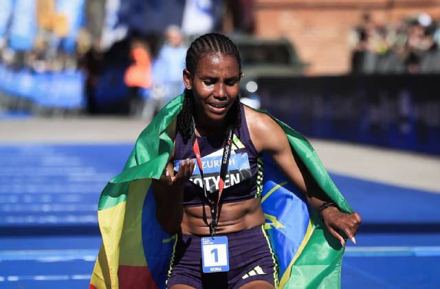 Tesfay celebra su victoria en Barcelona